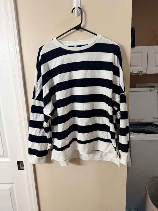 Tops - Striped Long Sleeve Men’s Sweater - Black & White